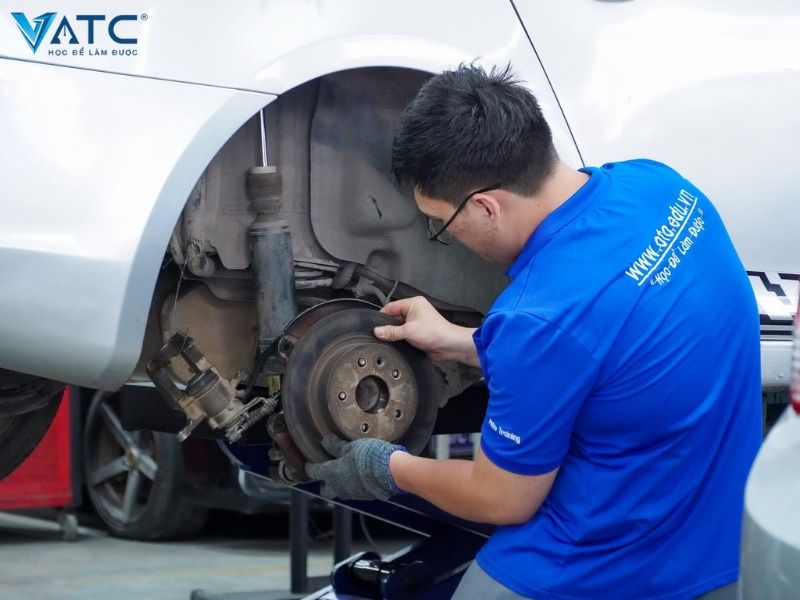 nhu cầu về nhân lực trong ngành sửa chữa ô tô tại tphcm ngày càng tăng cao