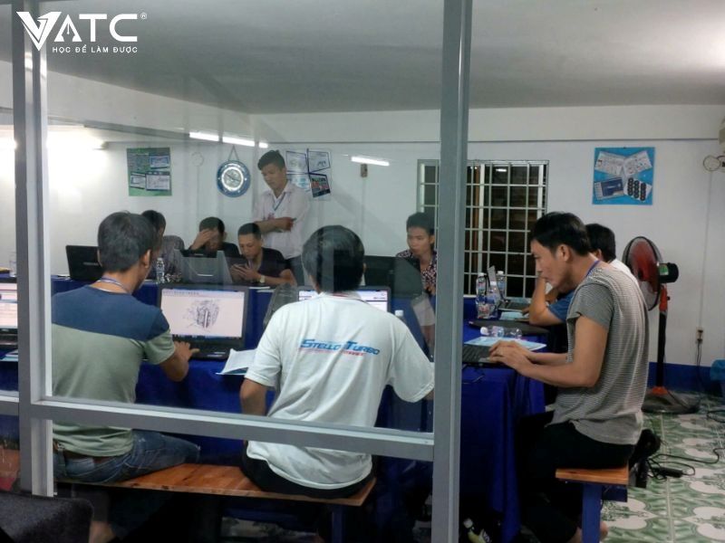 những người thầy âm thầm chuẩn bị từng bài giảng bằng tất cả tâm huyết và niềm yêu nghề