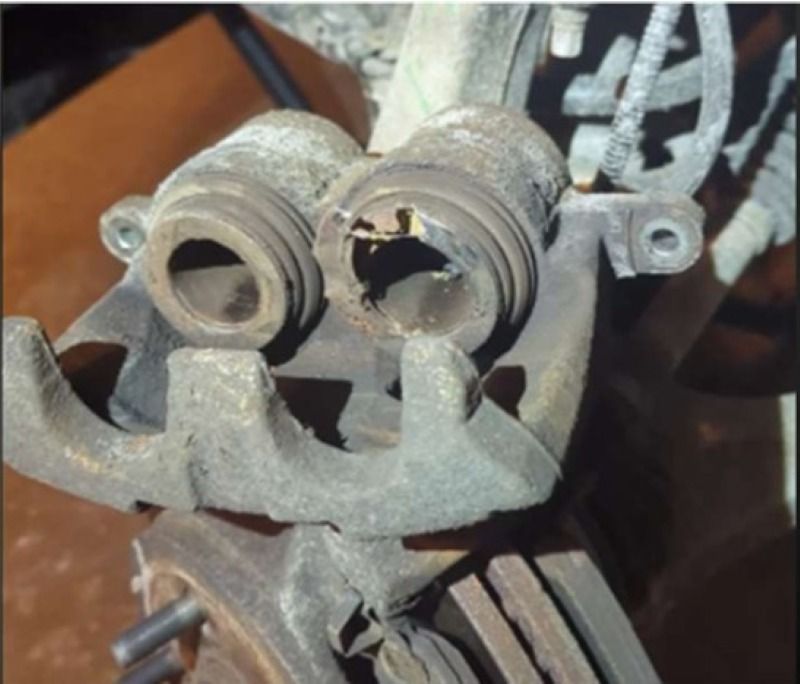 Pittông phanh bị hỏng