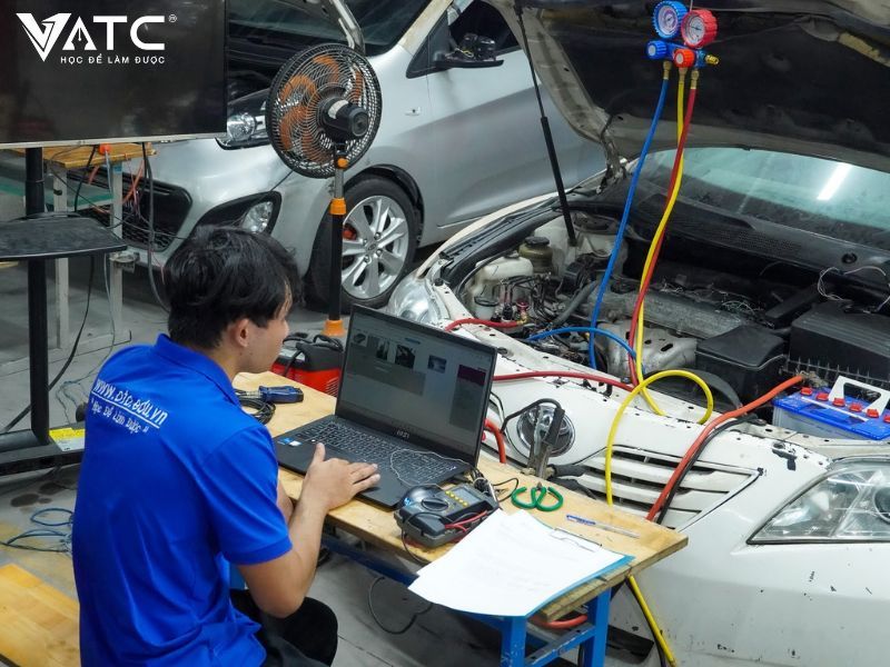 thực hành trực tiếp trên xe thật