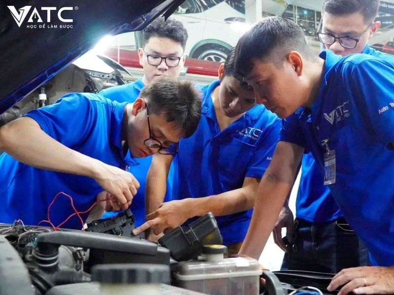 trung tâm VATC đào tạo nghề ô tô cho người đi làm