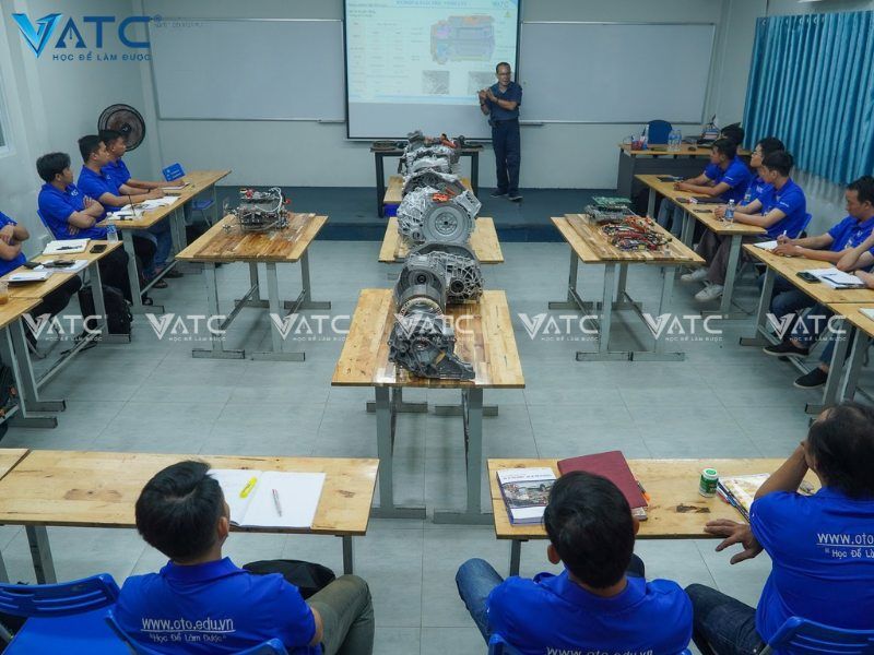 vatc tiên phong trong việc đào tạo học nghề sửa xe ô tô điện ở tphcm