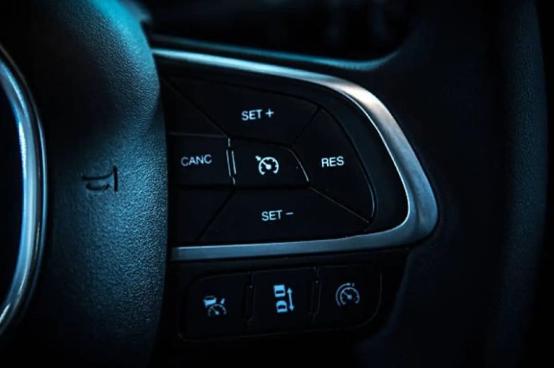 Hệ thống Cruise Control có tác dụng gì
