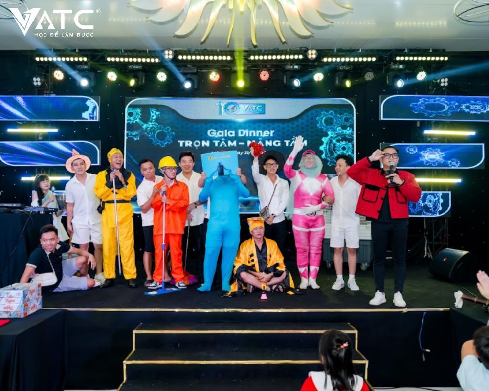 màn hóa trang thành các nhân vật tuổi thơ của VATC