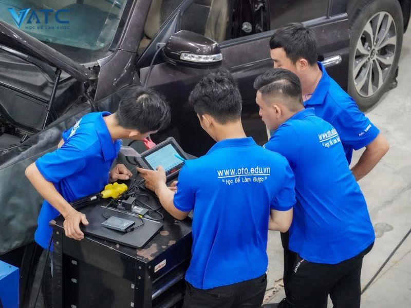 anh quyết định chọn VATC là nơi để anh bắt đầu bước chân vào nghề sửa chữa ô tô