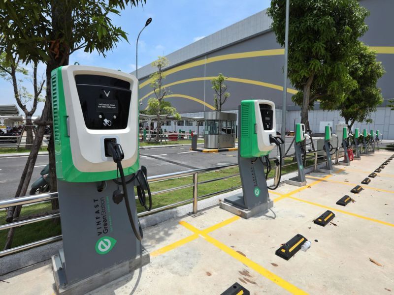 anh Tú đang chuẩn bị đầu tư thêm 2 trạm sạc xe điện để mọi người biết đến Garage của anh nhiều hơn