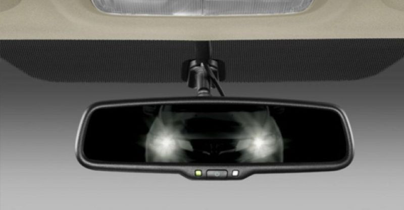 Hệ thống tự động điều chỉnh điện áp để làm tối bề mặt gương