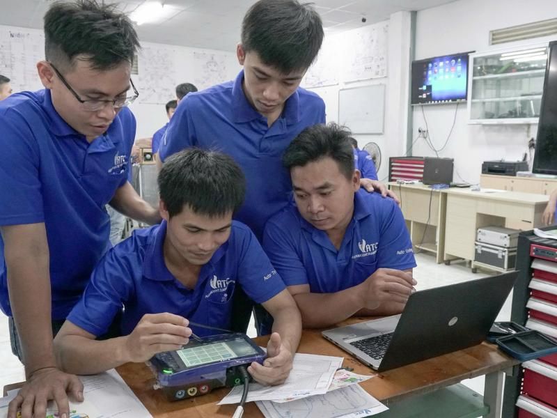 hình ảnh anh Tuyên học tại VATC