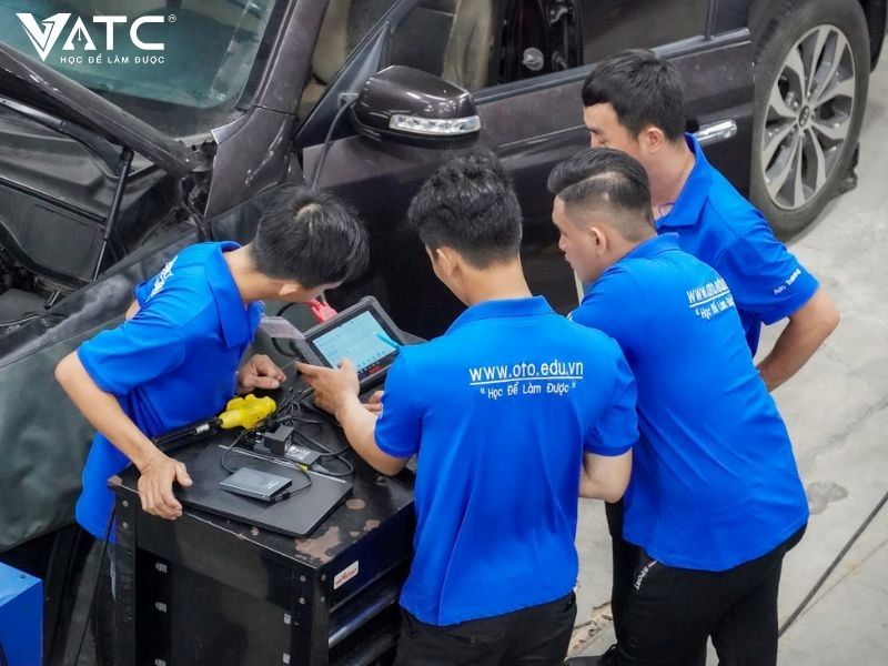 Kiểm tra chẩn đoán - lập trình cho nghề ô tô điện