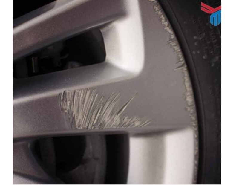 Mâm xe bị thiệt hại bên ngoài