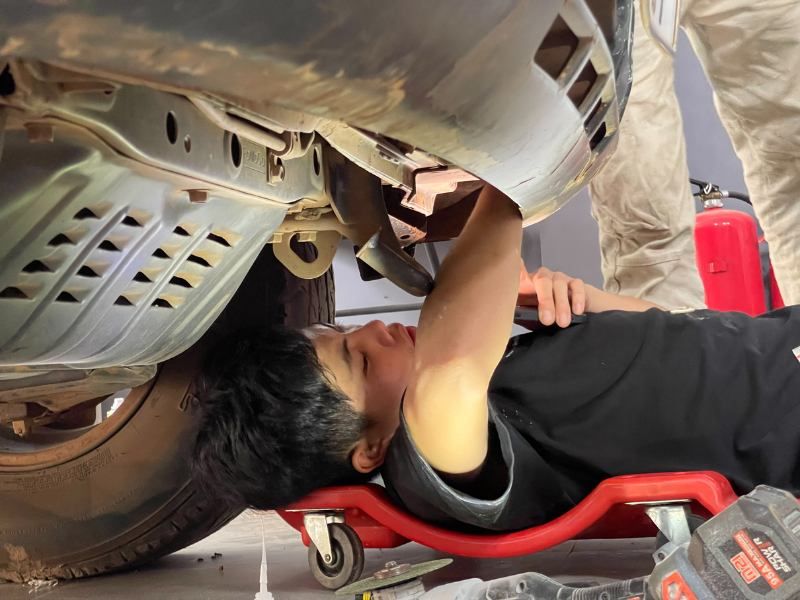 một người không thiên về mảng Gầm nên khi vào làm được vài ngày anh lại cảm thấy chán vì chỉ cho phụ việc dọn dẹp