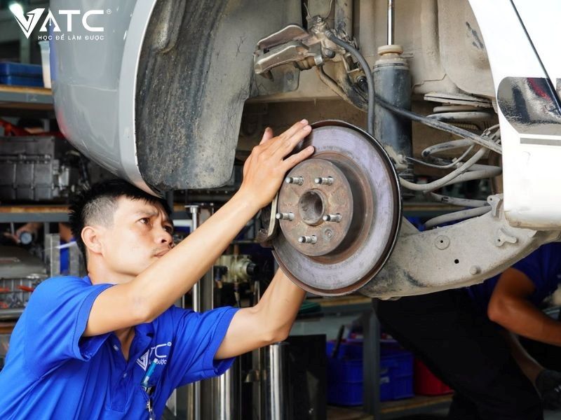 Nghề sửa chữa ô tô