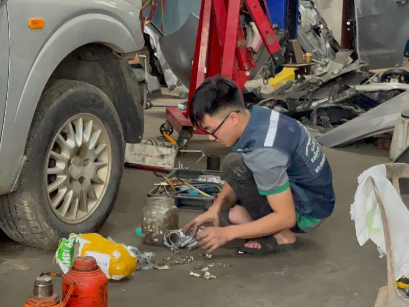 Xưởng của anh hiện tại lượng công việc cũng khá nhiều, 1 tháng anh em thợ chỉ nghĩ được 2 ngày chủ nhật.