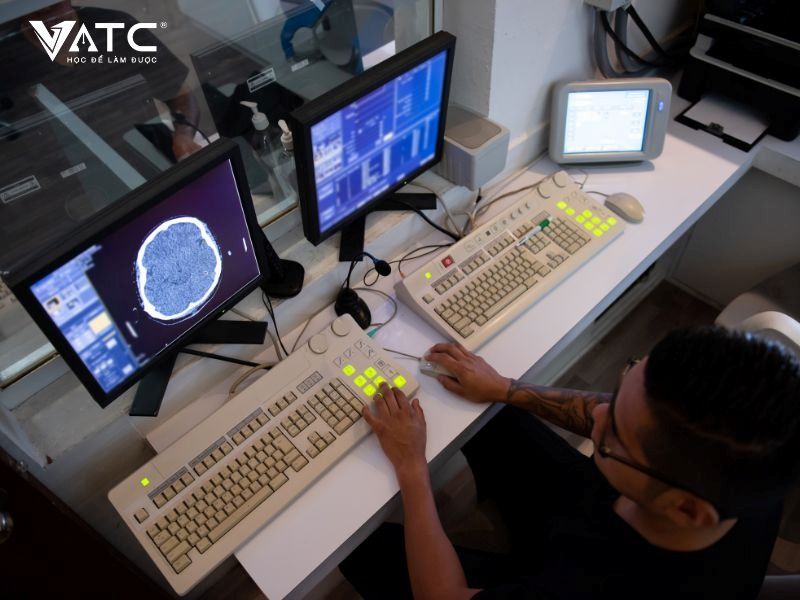 Các vị trí lao động lặp lại có nguy cơ cao bị thay thế bởi phần mềm và hệ thống tự động