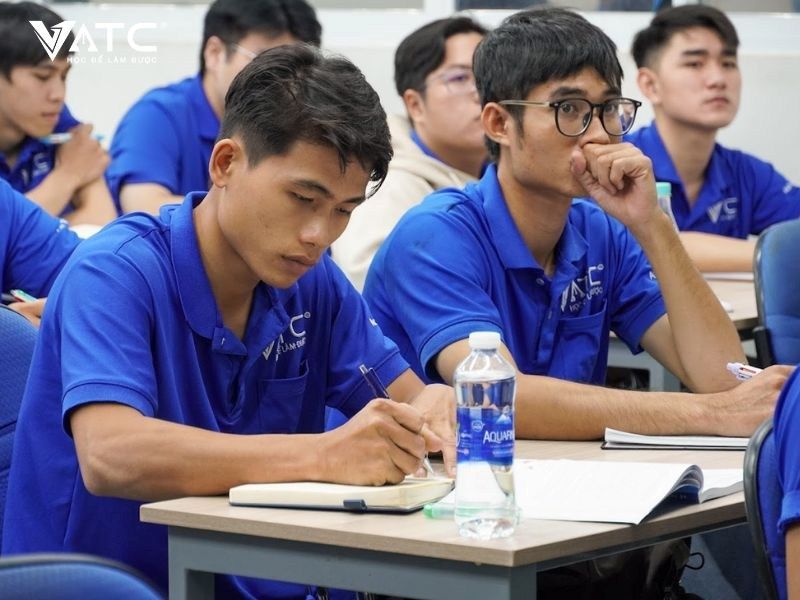 Chọn đúng nghề là nền tảng để đứng vững trước những biến động của thị trường lao động