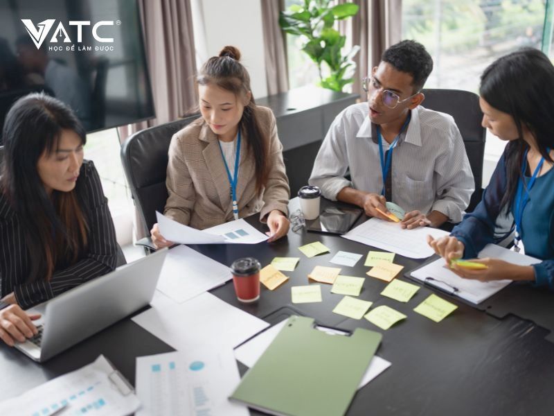 Cử nhân quản trị kinh doanh ngày càng khó cạnh tranh nếu thiếu kỹ năng và trải nghiệm thực tế