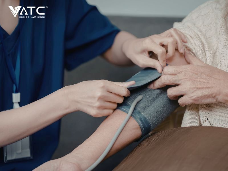 Già hóa dân số khiến nhu cầu nhân lực y tế tăng ổn định trong dài hạn