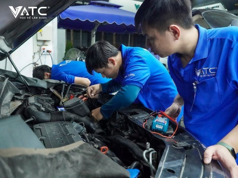 Hệ thống điện – điện tử phức tạp khiến nhu cầu kỹ thuật viên chẩn đoán ngày càng tăng