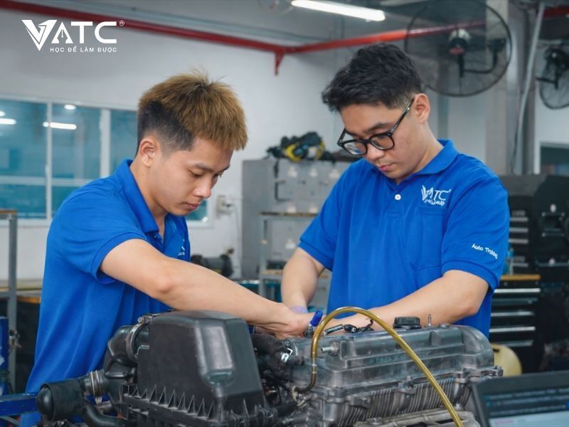 Khoảng cách giữa đào tạo và nhu cầu doanh nghiệp là nguyên nhân chính khiến nhiều ngành ra trường khó xin việc