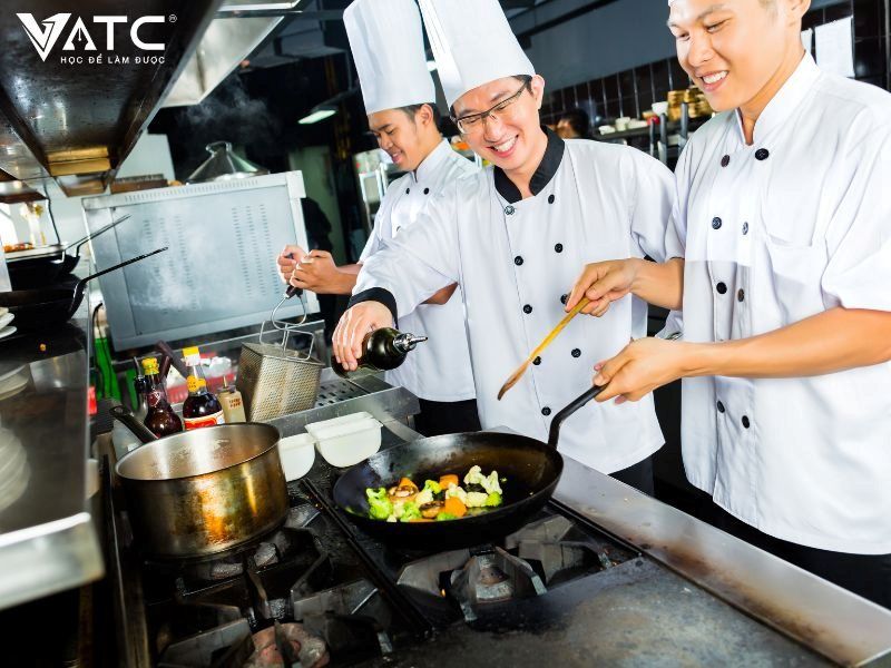 Ngành Du lịch – Nhà hàng – Khách sạn không thiếu việc, nhưng chỉ mở cửa cho người chịu được áp lực và có trải nghiệm thực tế