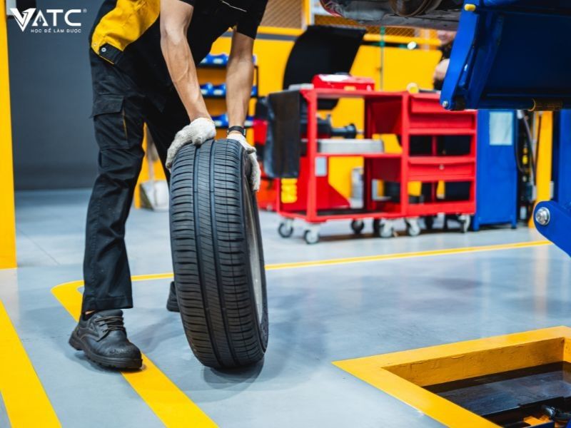 bảo dưỡng đúng cách không chỉ giữ xe bền hơn, mà còn giữ giá trị lâu dài cho cả chủ xe và người làm nghề