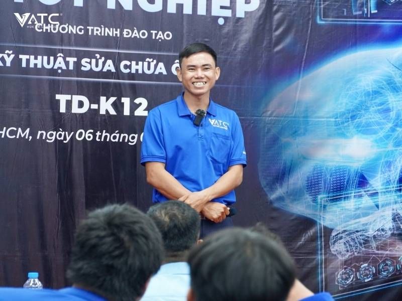 H6. Anh Nguyễn Xuân Bách - đại diện học viên phát biểu, chia sẻ và gửi lời cảm ơn đến Trung tâm VATC và đội ngũ giảng viên