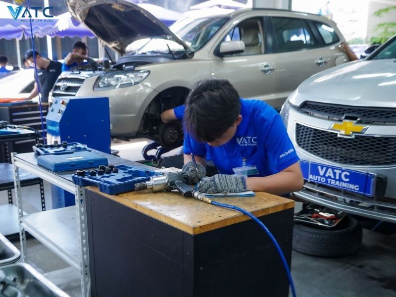 học bảo dưỡng xe hơi ra làm ở đâu