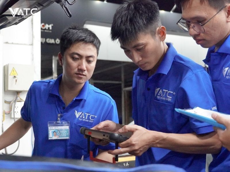 làm chủ thiết bị đo đạc là bước quan trọng để nâng cao tay nghề bảo dưỡng ô tô